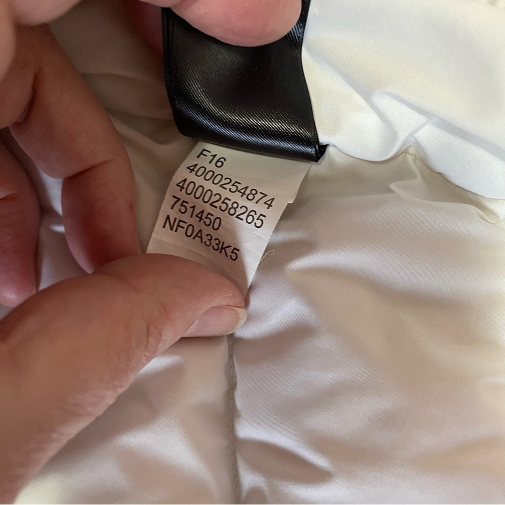The North Face women’s white 550 down quilted vest - Picture 7 of 15